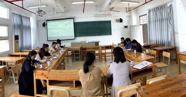 商学院教师座谈会.jpg